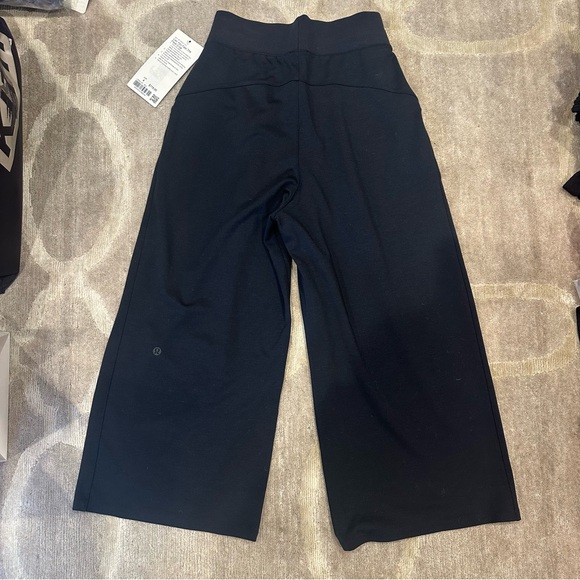 NWT Lululemon Can You Feel the Pleat Cropped Pants - Picture 3 of 7